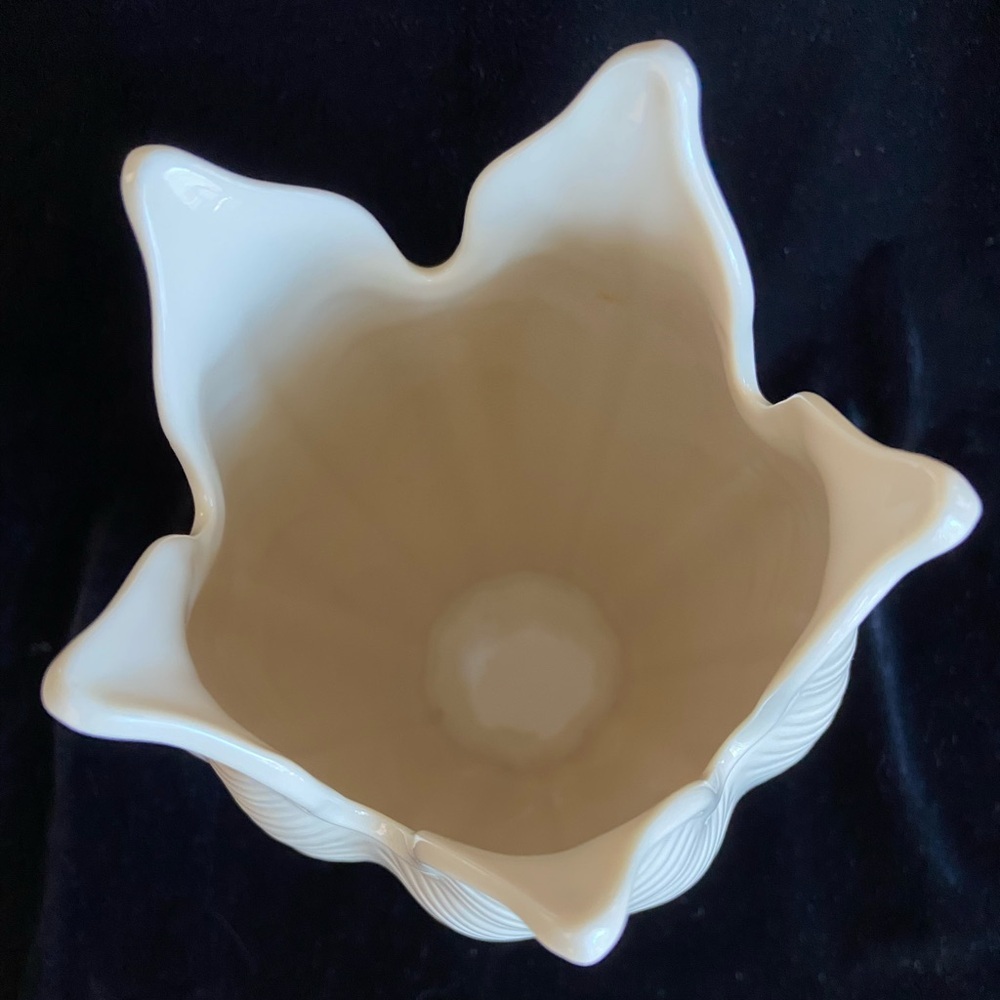 Vintage LENOX 10" Porcelain Vase Palmentto Leaf Design Floral Ivory Color USA - Picture 2 of 7